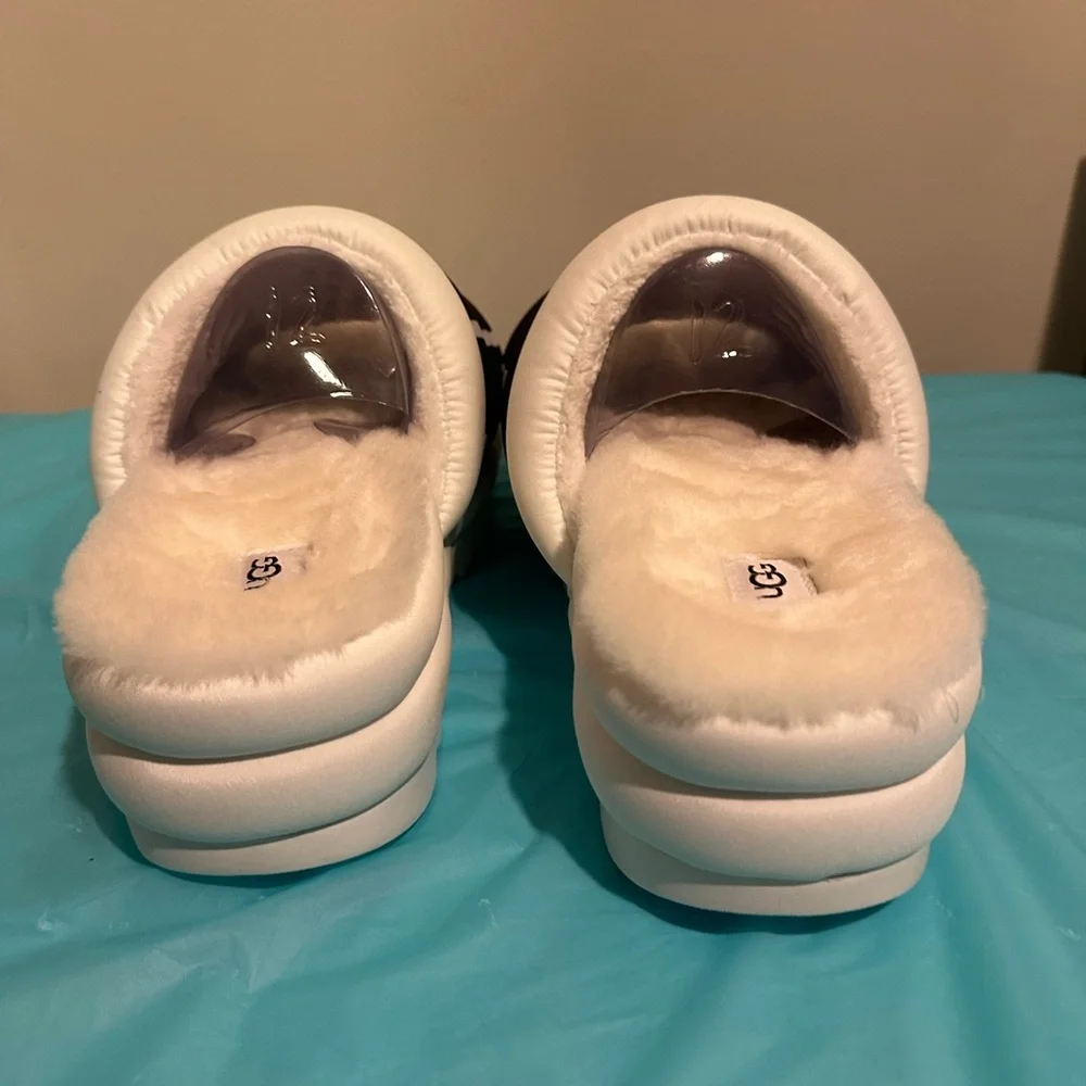 UGG W Maxi Slide Logo in White - Picture 5 of 8